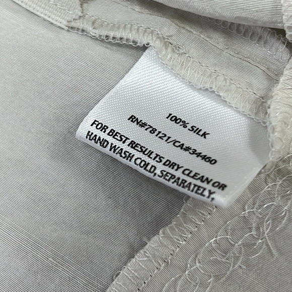 Eileen Fisher Women’s Ivory Sleeveless Silk Blouse Size Medium - Picture 6 of 11